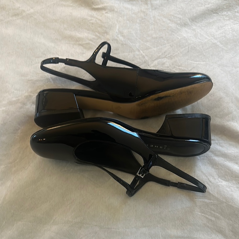 Marc Fisher Black Patent Leather Heels T-Strap - Picture 2 of 5